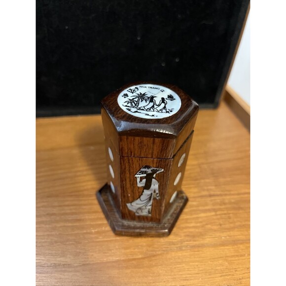 Mother-of-Pearl Inlay Lacquered Jewelry Box, Vintage, Hexagonal - 2", Vietnam - Picture 6 of 6